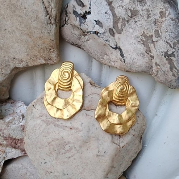 Style Gold Tone Earrings - Picture 1 of 5